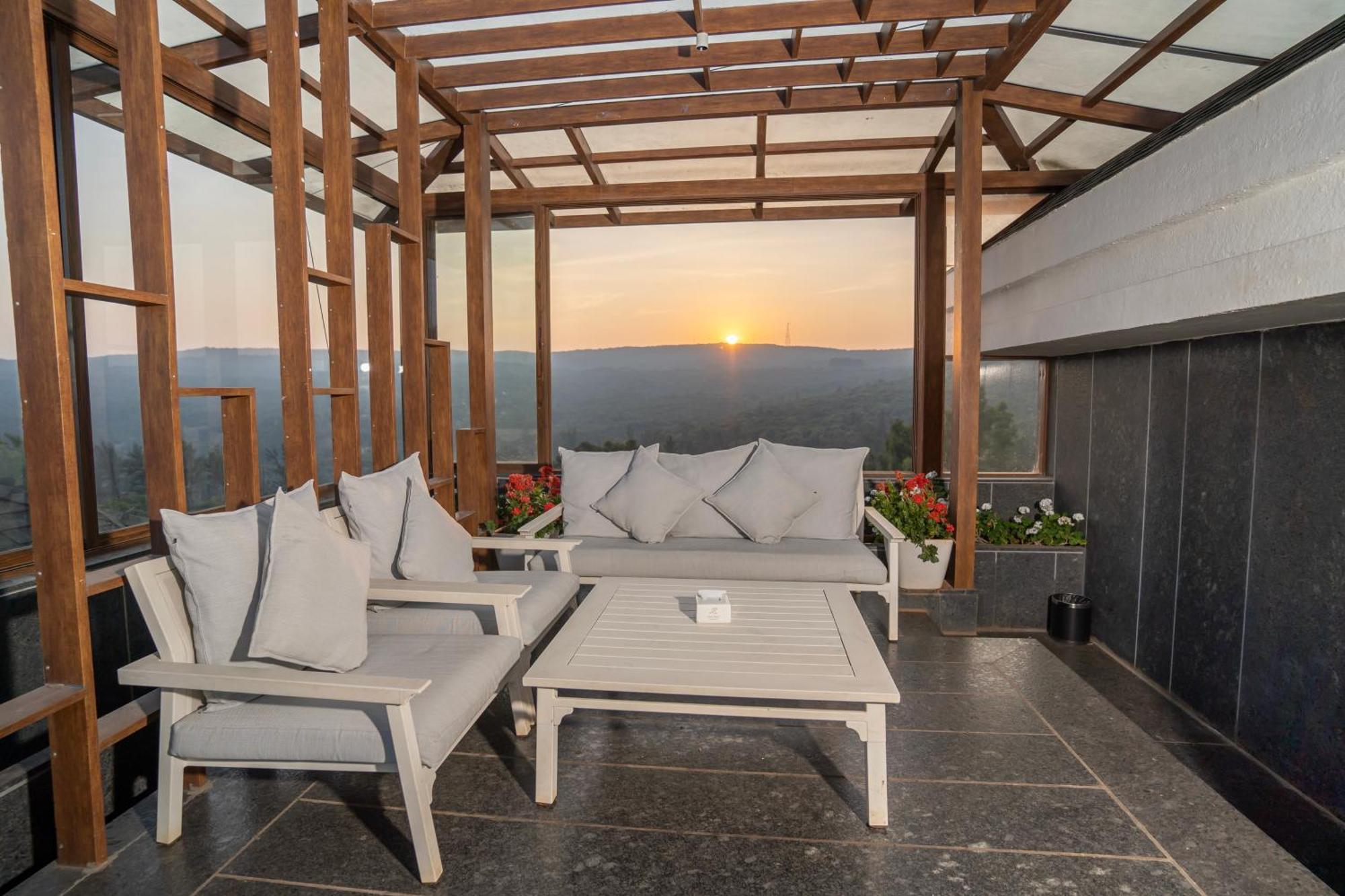 Leela Resort, The Exotic Boutique Hotel - Pure Veg Махабалешвар Екстер'єр фото